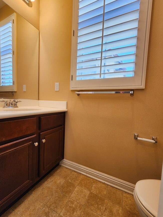 Building Photo - Gorgeous 4BD, 2.5BA, Four Seasons at Hemet...