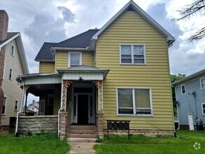 Building Photo - 214 S Bloomington St