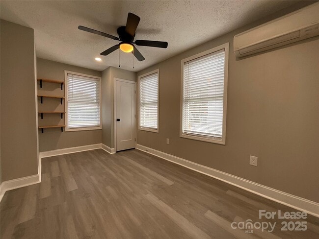 Foto del edificio - 53 Rex Ave