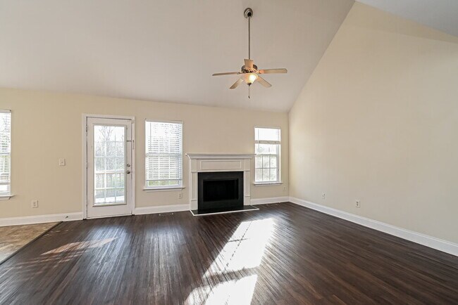 Foto del edificio - 1565 Bridgecrest Dr