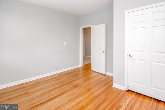 Building Photo - 724 S Camp Meade Rd