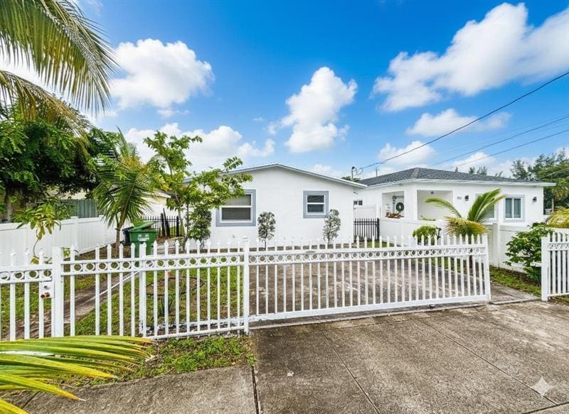 Primary Photo - 749 NW 5th Ct