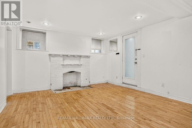 Building Photo - 483 Parkside Dr