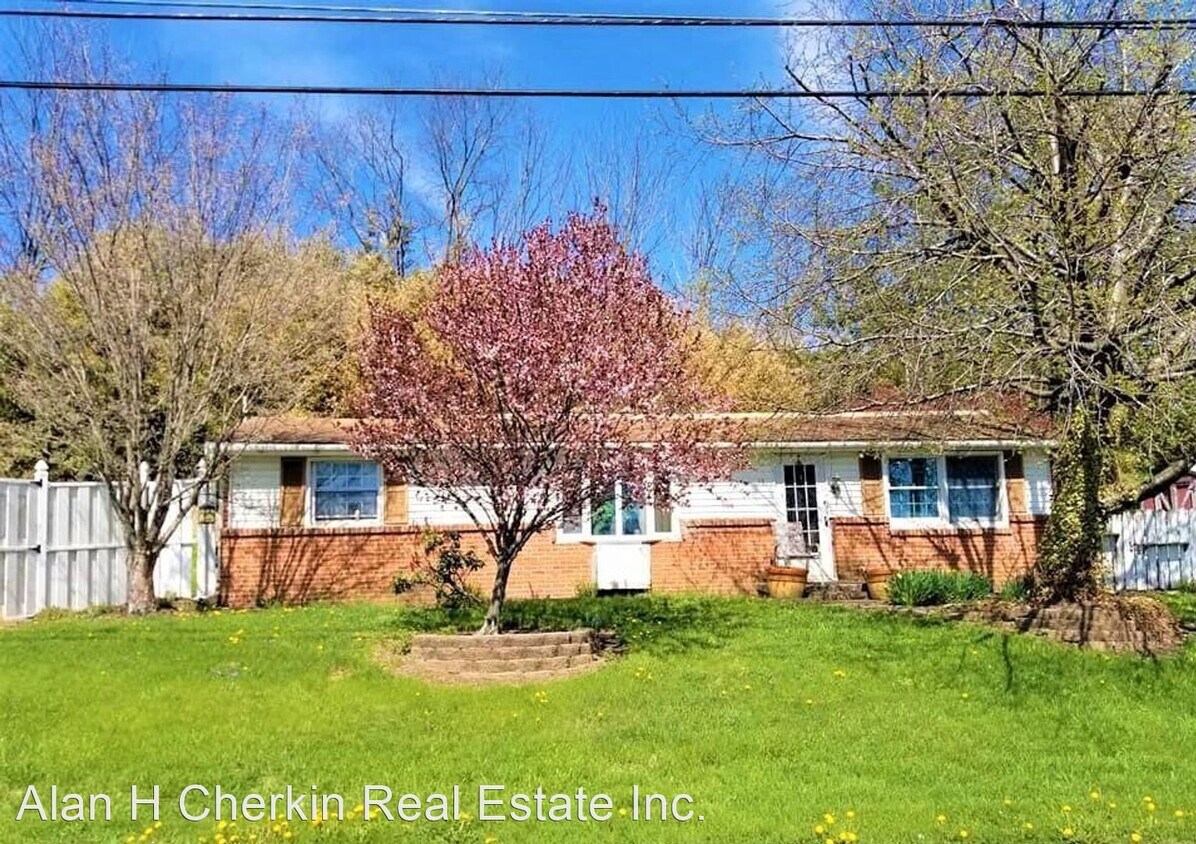 15 W Newport Rd, Lititz, PA 17543 House Rental in Lititz, PA