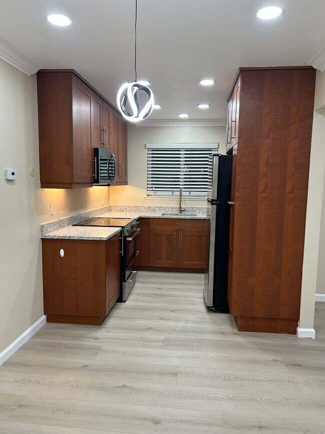 Foto del edificio - 674 Kirkland Dr