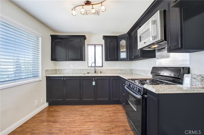 Building Photo - 2495 Vista Dr