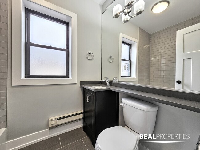 Foto del edificio - 711 W Brompton Ave