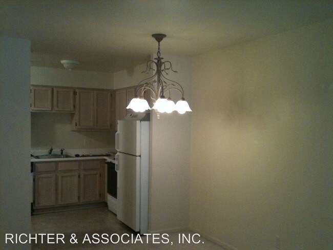 Building Photo - 1127 S Lake Dr