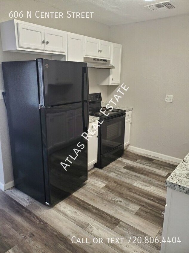 Primary Photo - One month free! Beautiful NEWLY RENOVATED ...