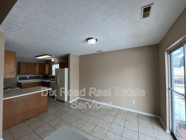 Foto del edificio - 584 Pine Hill Pl