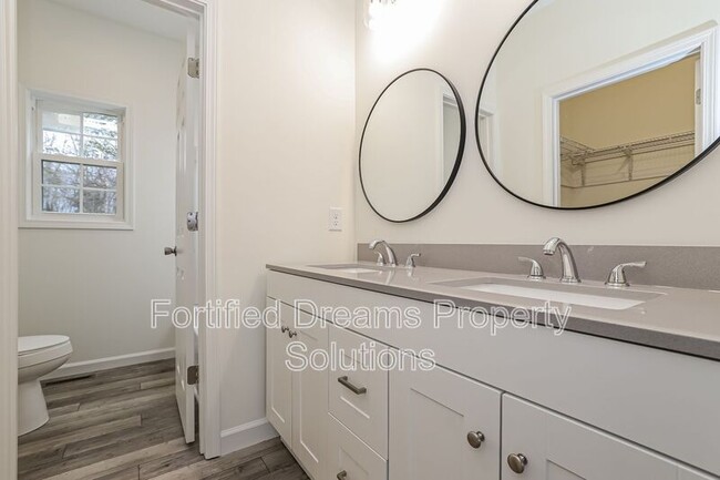 Building Photo - 408 N Smith St