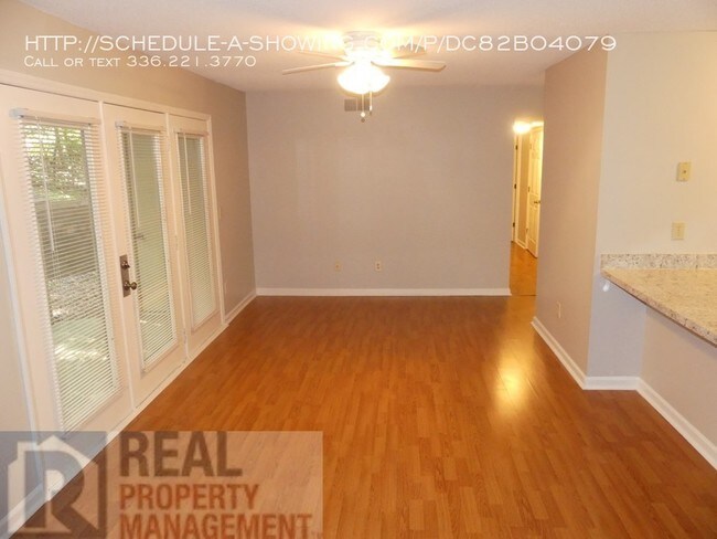 Foto del edificio - 5930 W Friendly Ave