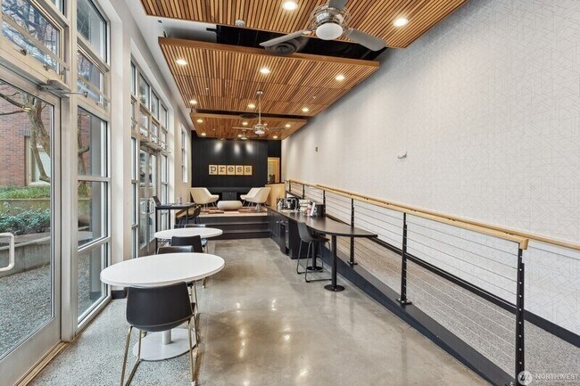 Lobby - 1610 Belmont Ave