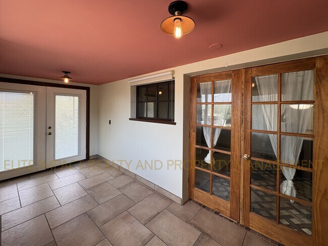 Foto del edificio - 2819 N Woodland Ave