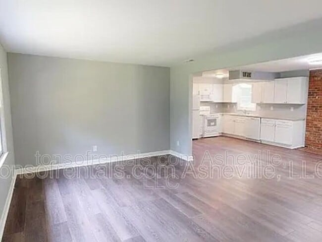 Building Photo - 708 Heatherwood Dr