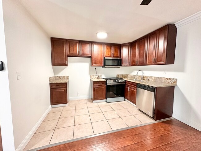 Building Photo - 6025 Whitsett Ave