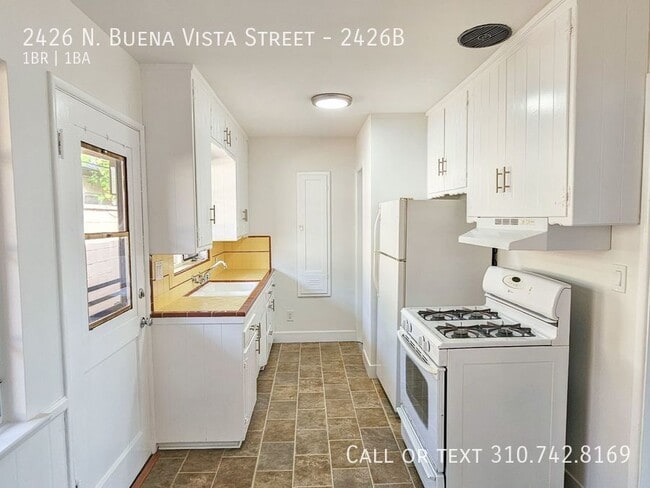 Building Photo - 2426 N Buena Vista St