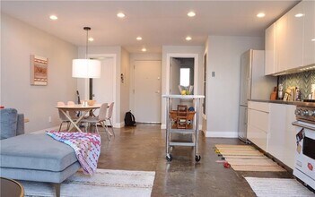 Building Photo - 500 Delaware St