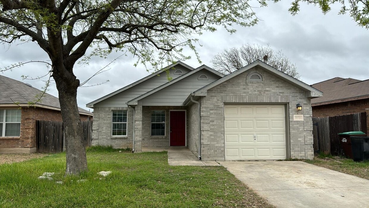 Primary Photo - GREAT LOCATION: 1604 & SHAENFIELD | 3 BEDS...