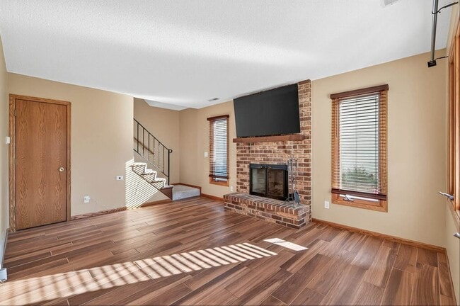 Building Photo - 4682 Lenore Ln