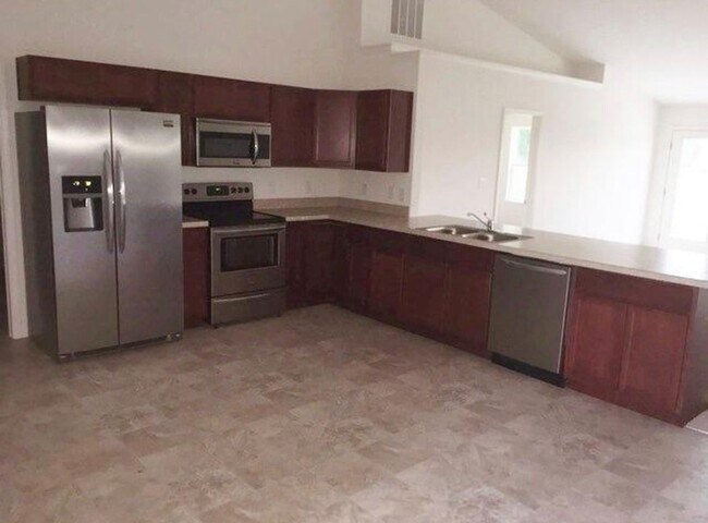 Building Photo - BEAUTIFUL...4 Bedroom 2 Bath