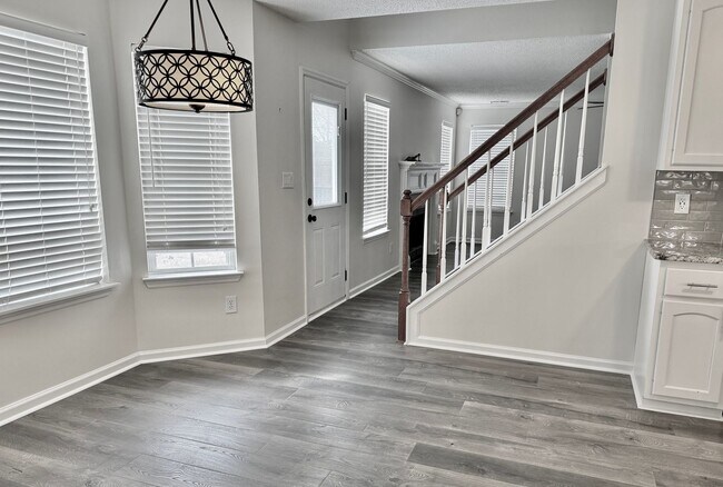Building Photo - 4 bedroom in Madison City