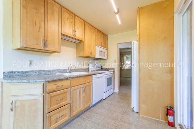 Building Photo - 341 Pine Hill Rd