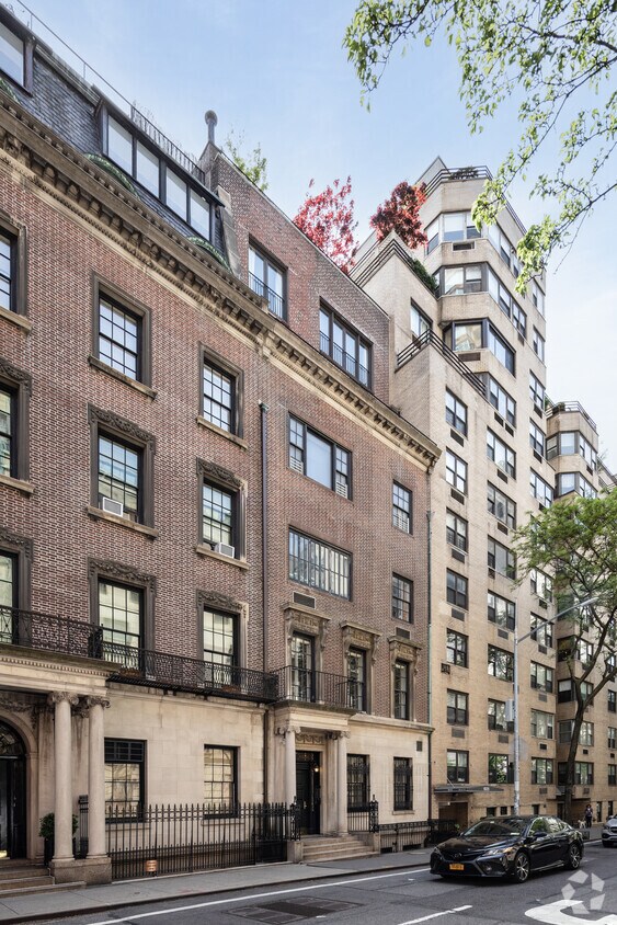 Building Photo - 16 E 84th St