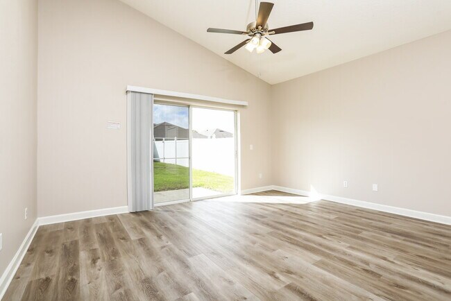 Foto del edificio - 4408 Creeks Run Blvd