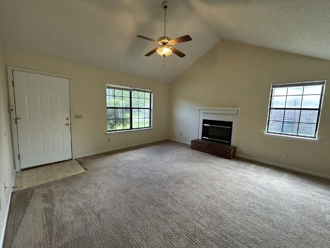 Building Photo - Home For Rent