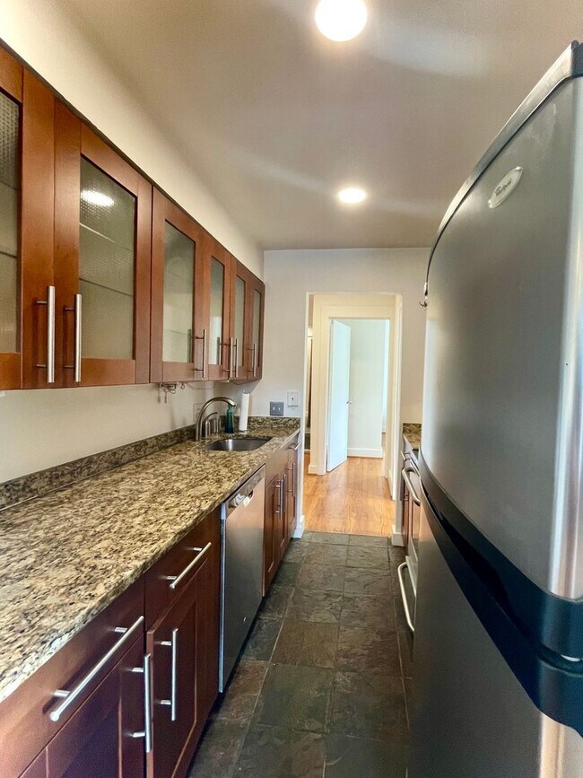Foto del edificio - Fantastic Sunny 2 Bedroom In Adams Morgan ...