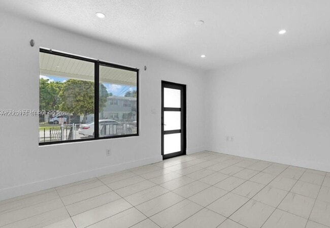 Foto del edificio - 1918 NW 19th Ave
