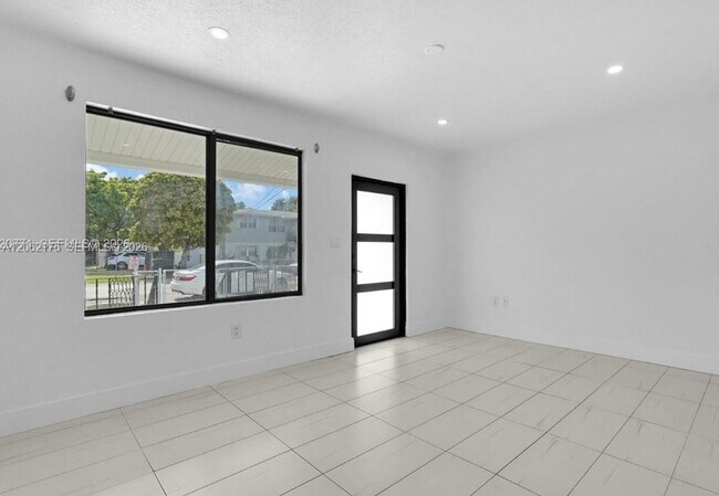 Foto del edificio - 1918 NW 19th Ave