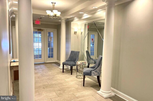 Foto del edificio - 5563 Seminary Rd