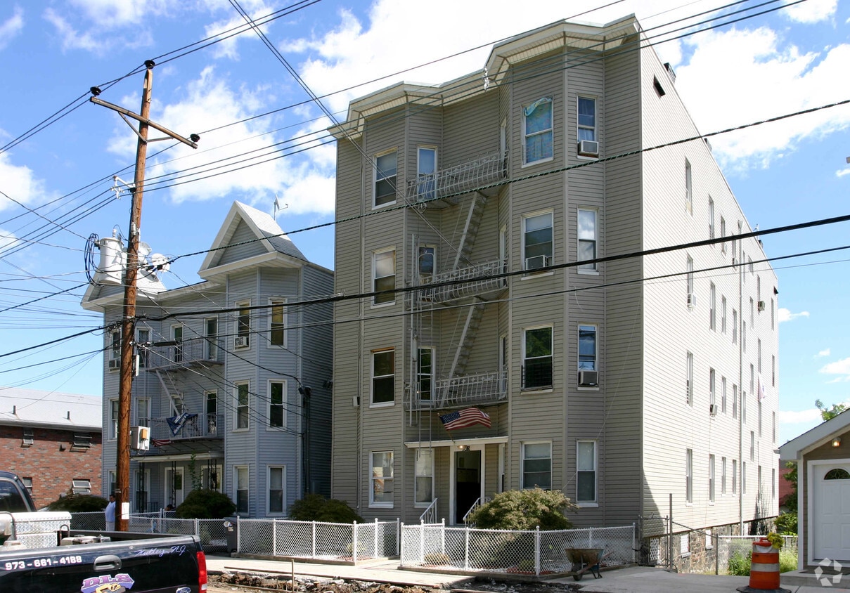 Primary Photo - 435 Undercliff Ave