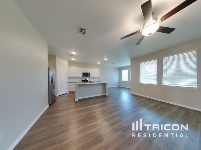Building Photo - 932 Skytop Dr
