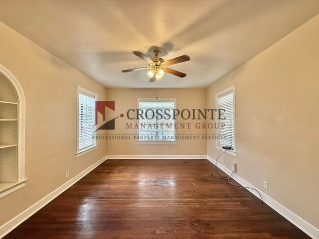 Building Photo - Tour Today! 2 Bedroom 1 Bathroom!