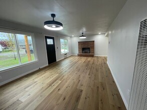 Building Photo - 1-148 1/2 Winema Way