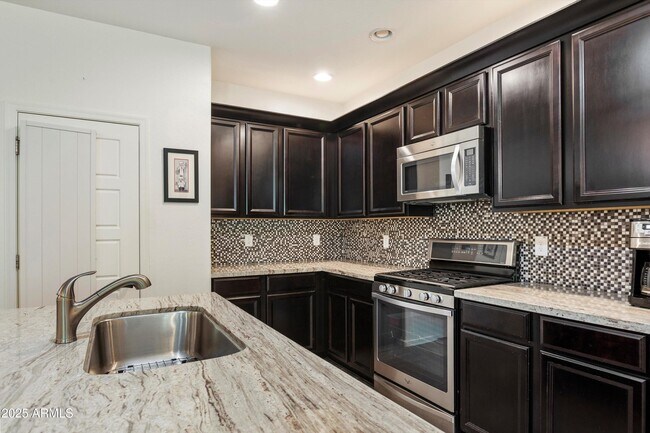 Foto del edificio - 5550 N 16th St