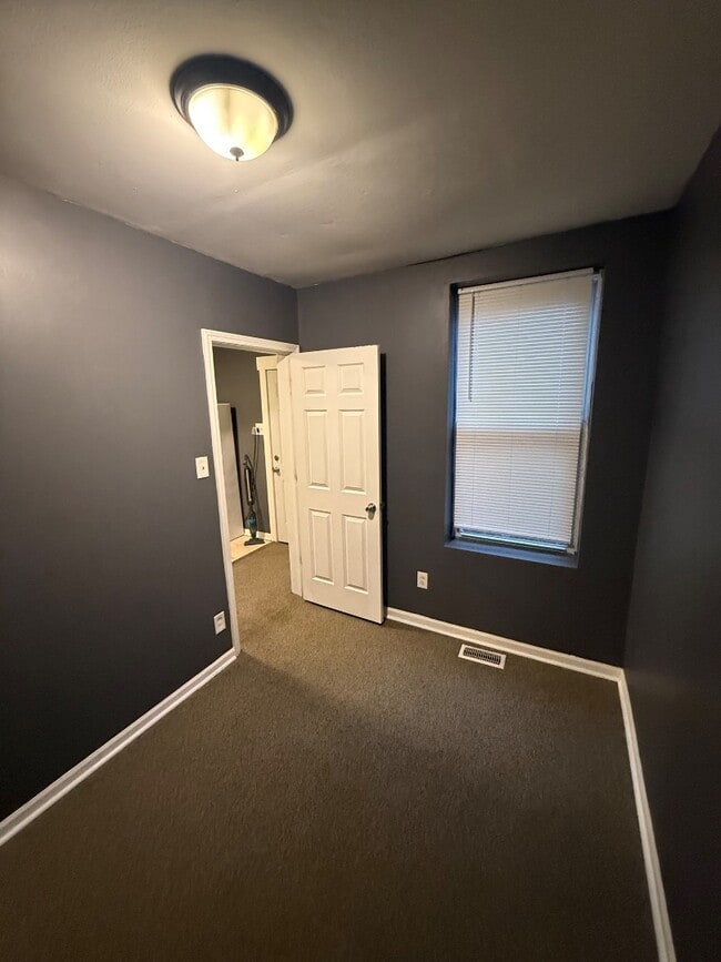 Building Photo - 2612 W 25th St