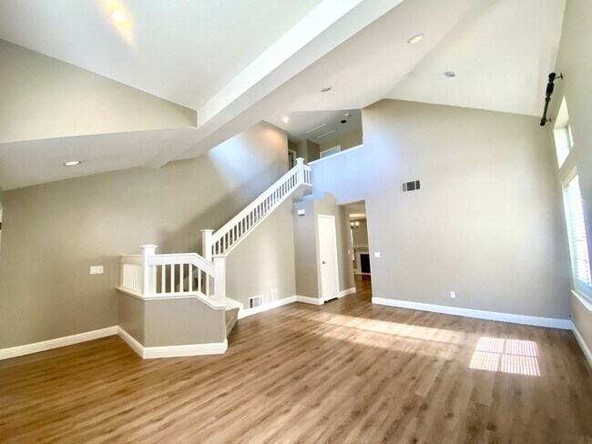 Foto del edificio - Pleasanton 4 Bed / 3 Bath, Solar Home, with Pool, Pets welcome, Owner provides gardener & pool se...