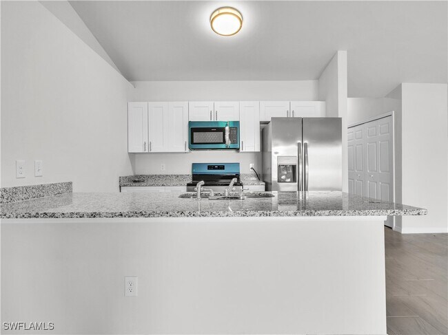 Building Photo - 4620-4622 SW 8th Ct