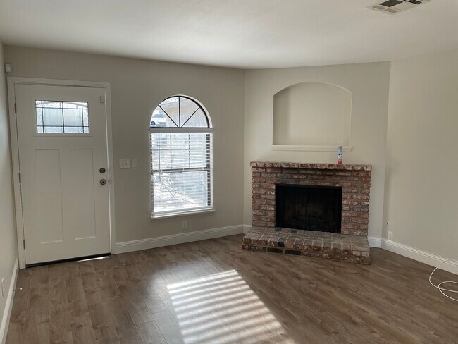 Building Photo - 541 Chelsea Dr