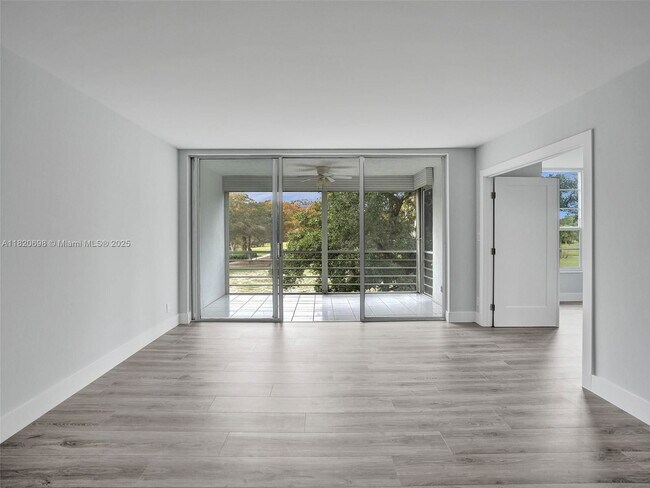 Foto del edificio - 605 Oaks Dr