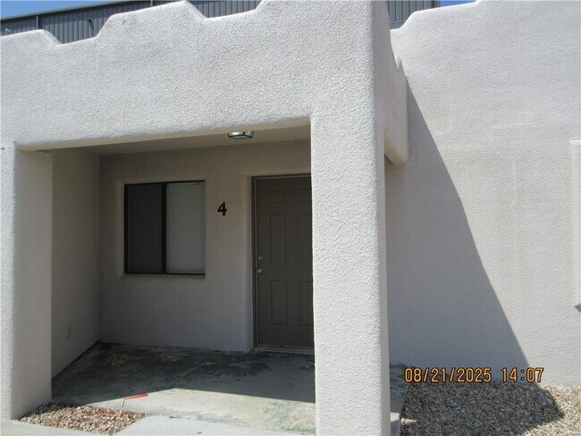 Foto del edificio - 1403 E Andy Devine Ave