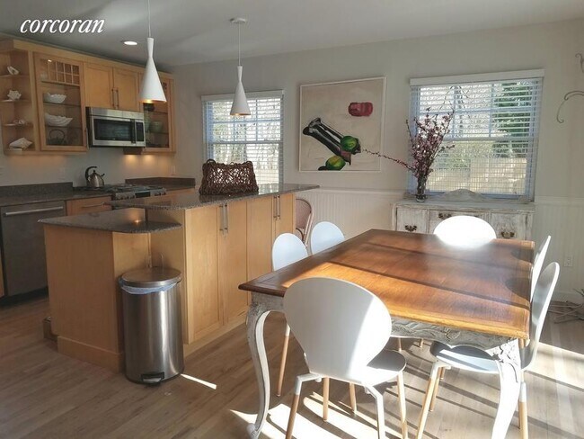 Foto del edificio - 90 Kennedy Dr