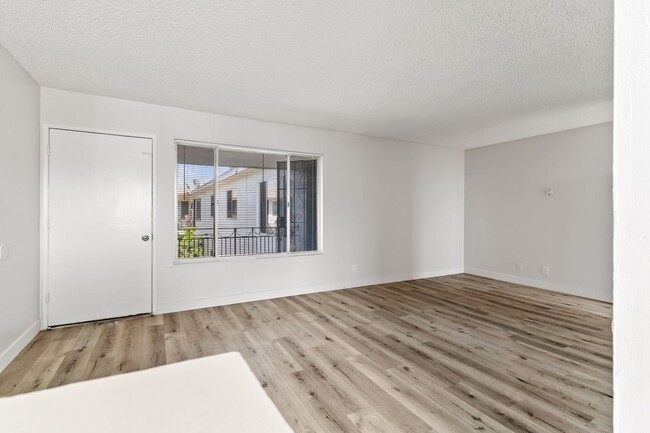 Building Photo - 1050 Gaviota Avenue