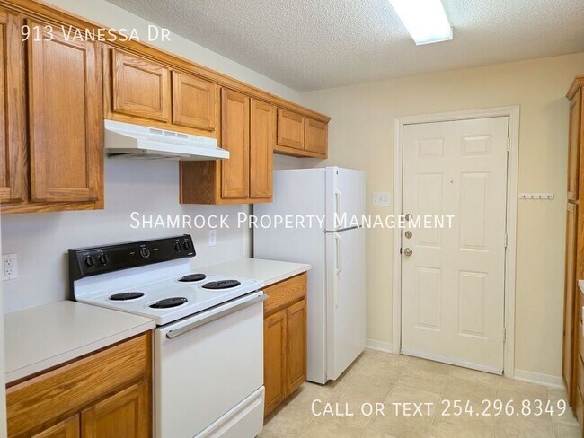 Foto del edificio - Hewitt Duplex!