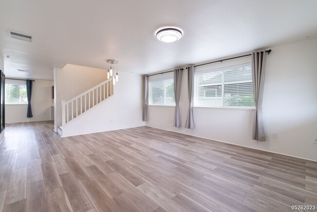 Building Photo - 4 Bed 2.5 Bath in Hoonani