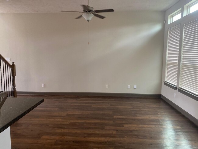 Foto del edificio - 102 Aventura Pl